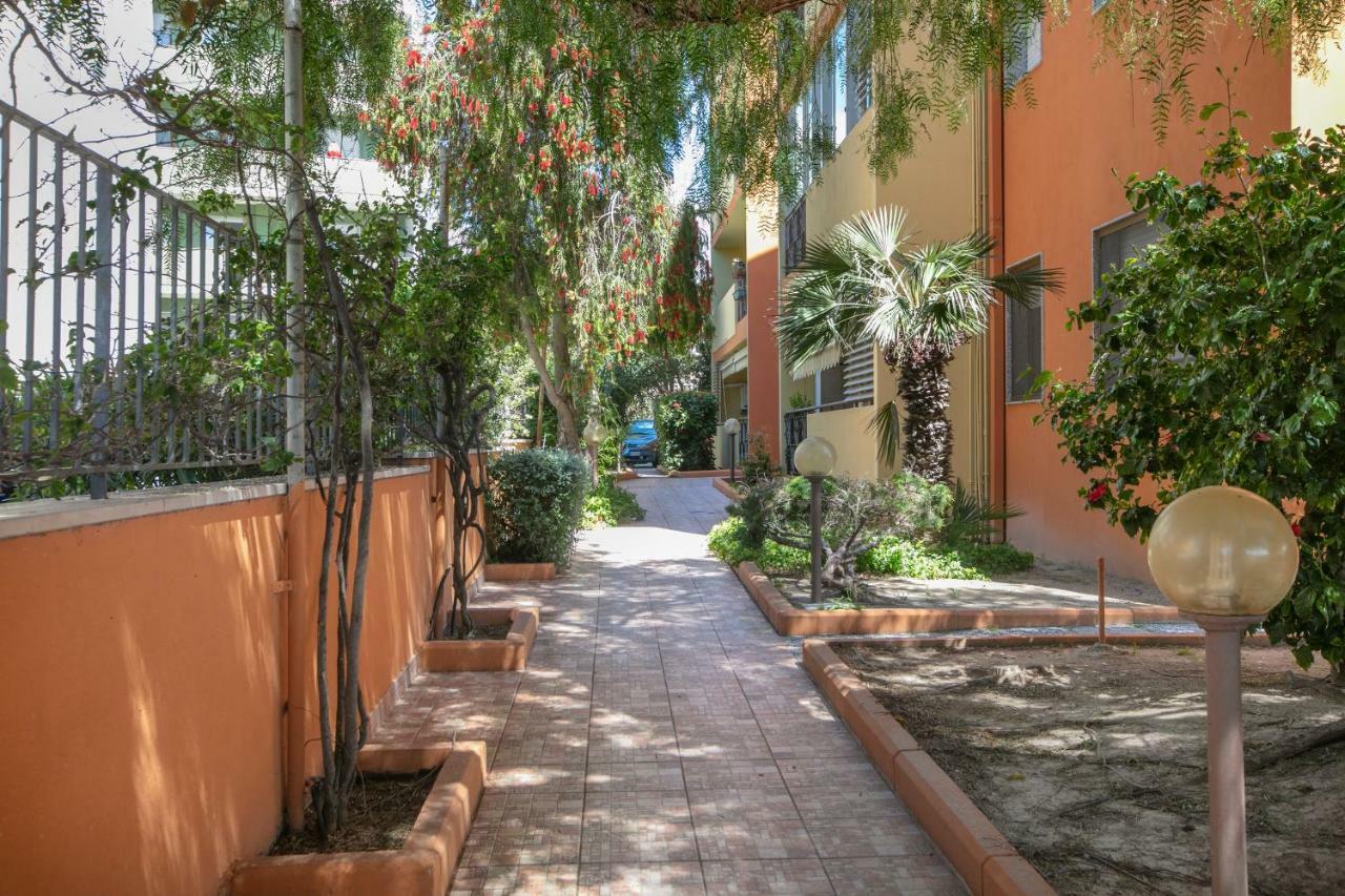 Bed and Breakfast Giardini e Mare Quartu SantʼElena Esterno foto